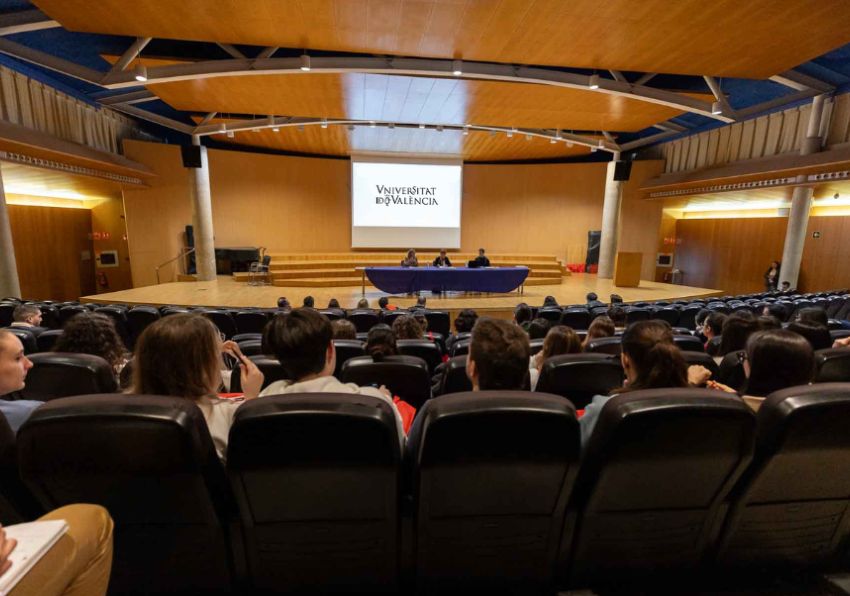 event image:Fernando Simón. © Pool Moncloa www.lamoncloa.gob.es